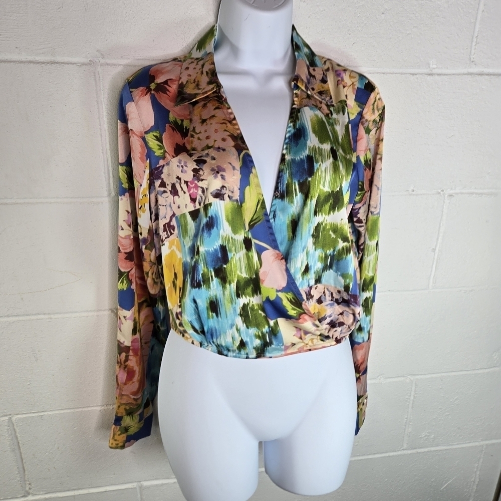 Rachel Zoe floral satin faux wrap cropped long sleeve blouse - Picture 9 of 9
